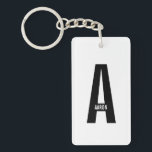 Llavero Monograma y nombre modernos personalizados en negr<br><div class="desc">Diseño de monograma moderno con letra de monograma personalizada "A" y nombre en estilo de fuente sans serif negrita moderna.

Regalo perfecto para él,  regalo del día del padre,  regalo para el séquito de la boda y más.</div>