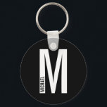 Llavero Monograma y nombre negrita personalizado moderno<br><div class="desc">Diseño de Monograma Moderno con letra monográfica personalizada "M" y nombre en negrita moderna sans serif estilo tipo de letra. Perfecto regalo para él,  regalo del día del padre,  regalo para el novio y más.</div>