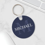 Llavero Monograma y nombre personalizados azul de la marin<br><div class="desc">El Monograma y Regalo de Nombres Personalizados presenta un nombre personalizado en blanco y monograma en azul marino claro como fondo,  en estilo de letra serif clásico,  sobre fondo azul marino. Perfecto como regalo de vacaciones,  favores de reunión familiar,  gracias a los padrinos y regalo para cualquier ocasión especial.</div>