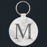 Llavero Monograma y nombre personalizados de mármol blanco<br><div class="desc">El Monograma y Regalo de Nombres Personalizados incluye un monograma y un nombre personalizados en el estilo clásico de tipo de letra serif. Perfecto como regalo del padre para papá, regalos para los padrinos y para cualquier ocasión especial. Los detalles de mármol se simulan en las obras de arte. Este...</div>