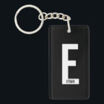 Llavero Monograma y nombre personalizados en negrita moder<br><div class="desc">Diseño de monograma moderno con letra de monograma personalizada "E" y nombre en estilo de fuente sans serif negrita moderna.

Regalo perfecto para él,  regalo del día del padre,  regalo para el padrino y más.</div>
