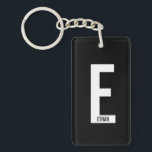 Llavero Monograma y nombre personalizados en negrita moder<br><div class="desc">Diseño de monograma moderno con letra de monograma personalizada "E" y nombre en estilo de fuente sans serif negrita moderna.

Regalo perfecto para él,  regalo del día del padre,  regalo para el padrino y más.</div>