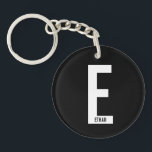 Llavero Monograma y nombre personalizados en negrita moder<br><div class="desc">Diseño de monograma moderno con letra de monograma personalizada "E" y nombre en estilo de letra sans serif negrita moderna.

Regalo perfecto para él,  regalo del día del padre,  regalo para los padrinos y más.</div>