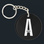 Llavero Monograma y nombre personalizados en negrita moder<br><div class="desc">Diseño de monograma moderno con letra de monograma personalizada "A" y nombre en estilo de letra sans serif negrita moderna.

Regalo perfecto para él,  regalo del día del padre,  regalo para padrinos y más.</div>