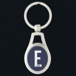 Llavero Monograma y nombre personalizados en negrita moder<br><div class="desc">Diseño de monograma moderno con letra de monograma personalizada "E" y nombre en estilo de fuente sans serif negrita moderno.

Regalo perfecto para él,  regalo del día del padre,  regalo para los padrinos y más.</div>