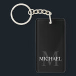 Llavero Monograma y nombre personalizados en negro<br><div class="desc">Regalo de monograma y nombre personalizados
con nombre personalizado en blanco y monograma en gris claro como fondo,  en estilo de letra serif clásico, 
sobre fondo negro.

Perfecto como regalo de vacaciones,  detalles para la reunión familiar,  regalo de agradecimiento para los padrinos y regalo para cualquier ocasión especial.</div>