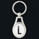 Llavero Monograma y nombre personalizados modernos en negr<br><div class="desc">Diseño de monograma moderno con letra de monograma personalizada "L" y nombre en estilo de fuente sans serif negrita moderna.

Regalo perfecto para él,  regalo del día del padre,  regalo para el padrino y más.</div>