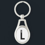 Llavero Monograma y nombre personalizados modernos en negr<br><div class="desc">Diseño de monograma moderno con letra de monograma personalizada "L" y nombre en estilo de fuente sans serif negrita moderna.

Regalo perfecto para él,  regalo del día del padre,  regalo para el padrino y más.</div>