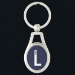 Llavero Monograma y nombre personalizados modernos en negr<br><div class="desc">Diseño de monograma moderno con letra de monograma personalizada "L" y nombre en estilo de letra sans serif negrita moderna.

Regalo perfecto para él,  regalo del día del padre,  regalo para el padrino y más.</div>