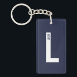 Llavero Monograma y nombre personalizados modernos en negr<br><div class="desc">Diseño de monograma moderno con letra de monograma personalizada "L" y nombre en estilo de fuente sans serif negrita moderna.

Regalo perfecto para él,  regalo del día del padre,  regalo para los padrinos y más.</div>