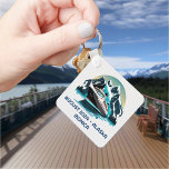 Llavero Montaña de crucero Ocean Alaska<br><div class="desc">Este diseño puede ser personalizado en el área proporcionada cambiando la foto y/o el texto. O puede personalizarse haciendo clic en Personalizar esta plantilla y, a continuación, eligiendo la opción de hacer clic en el personalizar y eliminando o cambiando el color del fondo, agregando texto, cambiando el color o estilo...</div>