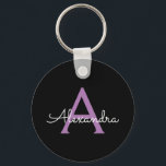 Llavero Morado Black Script Girly Monograma Nombre<br><div class="desc">Cadenas de claves de nombres de monograma de escritura simple negro y púrpura (cadena de claves). Esto hace que el dulce perfecto cumpleaños 16,  boda,  ducha de novia,  aniversario,  ducha de bebé o fiesta de soltera sea regalo para alguien que ama el lujo glam y los estilos de moda.</div>