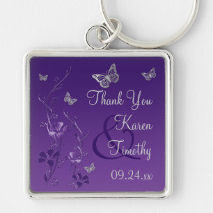 Llavero Morado, floral gris con cadena de mariposas