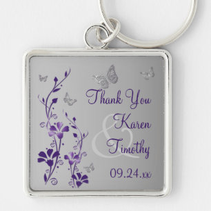 Llavero Morado, floral gris con cadena de mariposas