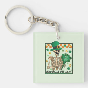 Llavero Muertos adentro pero afortunados St Patricks