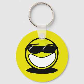 Llavero Muy feliz usando acciones