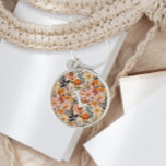 Llavero Naranja Quemado de Vintage Claves de Monograma Flo<br><div class="desc">Naranja Vintage Burnt Floral Monograma Keychain perfecto para regalos a amigos o familiares! Estos tienen un original patrón de flor bordada en imitación.</div>