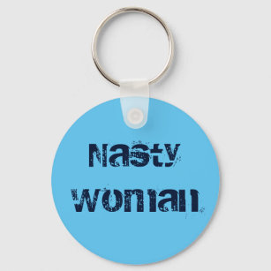 Llavero Nasty Woman, angustiado texto de la marina en azul