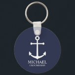 Llavero Nautical Navy Blue Anchor Personalizado Groomsmen<br><div class="desc">Nautical Personalized Groomsmen Gift Este diseño presenta ancla blanca y el nombre personalizado del groomsman con título en blanco clásico estilo de letra serif sobre fondo azul marino. También perfecto para el mejor hombre,  padre de la novia y más.</div>