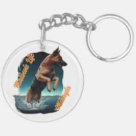 Llavero Negro y Tan Malinois en el agua