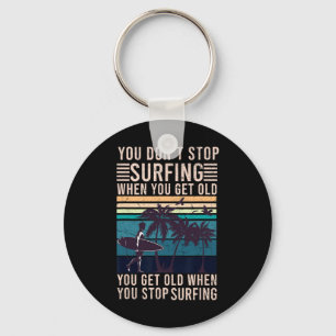 Llavero No Dejas de Surfear Cuando Envejeces - Surfer L