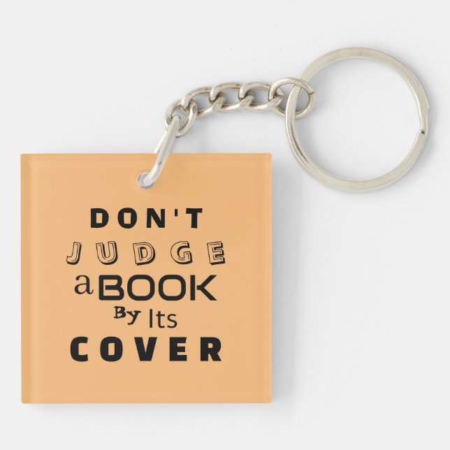 Llavero "No juzgues un libro por su portada" (Atrás)
