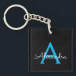 Llavero Nombra de monograma de guión azul negro<br><div class="desc">Cadena de teclas de nombre de monograma simple de script negro y azul. Esto hace que el dulce perfecto cumpleaños 16,  boda,  ducha de novia,  aniversario,  ducha de bebé o fiesta de soltera sea regalo para alguien que ama el lujo glam y los estilos de moda.</div>