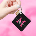 Llavero Nombra de Monograma del guión moderno rosado calie<br><div class="desc">Mantén tus llaves en estilo con nuestro Hot Pink Modern Script Girly Monograma Keychain! Con un vibrante diseño rosa cálido, esta cadena de claves se personaliza con tu nombre en un guión moderno de moda para un toque personalizado y de moda. Perfecto para añadir un poco de encanto a sus...</div>