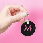 Llavero Nombra de Monograma del guión moderno rosado calie<br><div class="desc">Mantén tus llaves en estilo con nuestro Hot Pink Modern Script Girly Monograma Keychain! Con un vibrante diseño rosa cálido, esta cadena de claves se personaliza con tu nombre en un guión moderno de moda para un toque personalizado y de moda. Perfecto para añadir un poco de encanto a sus...</div>