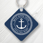 Llavero Nombre del barco y borde de la cuerda de anclaje d<br><div class="desc">Anillo de entrada para tu bote con un elegante y blanco ancla y emblema de cuerda con tu nombre de barco personalizado y puerto de saludo en un fondo azul oscuro.</div>