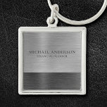 Llavero Nombre del monograma metálico Metalizado cepillado<br><div class="desc">Una cadena de claves metalizado personalizada clásica de color gris plateado. Coordenadas con otros suministros de oficina,  incluidos carpetas,  cuadernos y bolígrafos. Diseñado para ti por Blackberry Boulevard.</div>