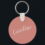 Llavero Nombre personalizado de la tipografía Minimalista<br><div class="desc">Esta cadena de nombres minimalista personalizada es un accesorio elegante y práctico, perfecto como un favor de fiesta nupcial, regalo de dama de honor o esencial para todos los días. El elegante estilo de escritura y el diseño moderno lo convierten en un punto de referencia para bodas, cumpleaños o ocasiones...</div>