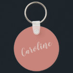 Llavero Nombre personalizado de la tipografía Minimalista<br><div class="desc">Esta cadena de nombres minimalista personalizada es un accesorio elegante y práctico, perfecto como un favor de fiesta nupcial, regalo de dama de honor o esencial para todos los días. El elegante estilo de escritura y el diseño moderno lo convierten en un punto de referencia para bodas, cumpleaños o ocasiones...</div>