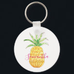 Llavero Nombre personalizado de piña<br><div class="desc">Esta cadena de llaves tierno y ondulada está decorada con una piña acuarela amarilla y un nombre en tipografía rosa. Puede personalizar cambiando el nombre o convirtiéndolo en un monograma. Acuarela original © Michele Davies.</div>
