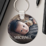 Llavero Nombre Personalizado Y Control De La Foto Del Bebé<br><div class="desc">Crea tu propia cadena de claves redonda personalizada con tu nombre personalizado y foto memorable.</div>
