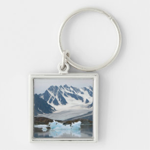 Llavero Noruega, glaciar retrocediendo y iceberg