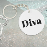 Llavero Novedad musical de cantante de ópera diva<br><div class="desc">Desbloquee su diva interior con este anillo de llaves de la moda. El diseño minimalista de la parte delantera incluye la palabra 'Diva' con letras negras en blanco, mientras que el reverso es un negro claro y elegante, un regalo de novedad humorístico para cantantes de ópera, conductores clásicos, prima donnas,...</div>