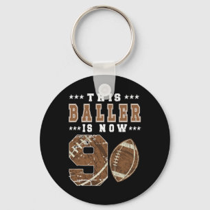 Llavero Noveno niño de fútbol de nueve años de edad