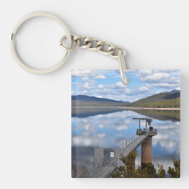 Llavero Nubes del lago Bellfield sobre el agua residual (Frente)