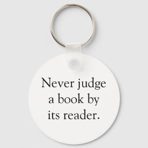 Llavero Nunca juzgue un libro
