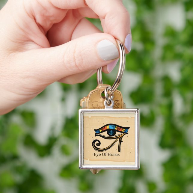 Llavero Ojo de Horus sobre papiro, jeroglíficos egipcios (Mano)