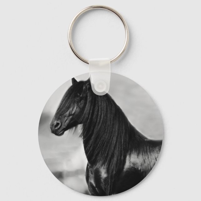 Llavero Orgulloso caballo de semental negro frisón (Anverso)