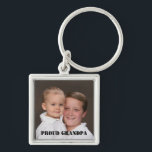 Llavero Orgulloso Keychain de fotos del abuelo<br><div class="desc">Esta cadena de fotos del abuelo Orgulloso hace el regalo perfecto para cualquier abuelo,  ¡o cómpralo para que puedas presumir de tus adorables nietos!</div>