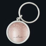 Llavero Oro Rosa - Nombre Metalizado del monograma del Pur<br><div class="desc">Oro Rosa - Purpurina de espuma metálica de Relieve metalizado de imitación rosada de Rubor Cepillado con cadenas de nombres de monograma Metalizado (cadena de claves). Esto hace que el dulce perfecto cumpleaños 16, boda, ducha de novia, aniversario, ducha de bebé o fiesta de soltera sea regalo para alguien que...</div>