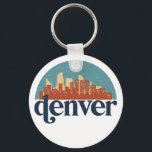 Llavero Panorama de la ciudad de Denver Colorado<br><div class="desc">Diseño de ciudad de estilo vintage y retro con un hermoso paisaje, atracción turística y arte de paisajes urbanos. rascacielos Guay y artículos de ilustracion de silueta de construcción para turistas y viajeros. Perfecto como recuerdo para volver a casa cuando viaja por el mundo. Guarde la memoria de sus viajes...</div>