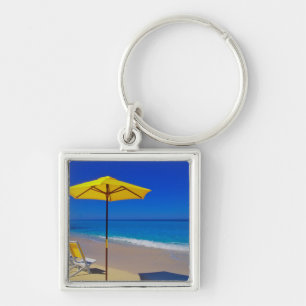 Llavero Paraguas de playa amarillos y sillas impecables