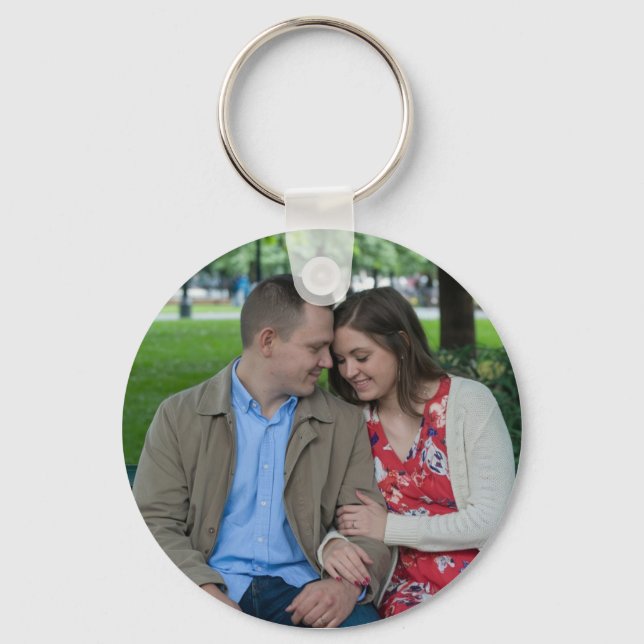 Llavero Pareja romántica sentada cerca (Anverso)