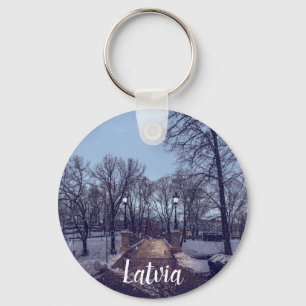 Llavero Parque de la ciudad nevada de invierno por la noch