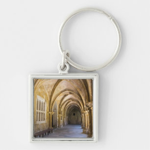 Llavero Pasillo de claustro de catedral arqueada
