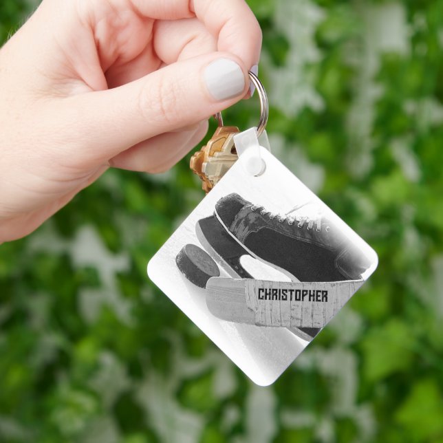 Llavero Patines negros de hockey personalizados (Mano)